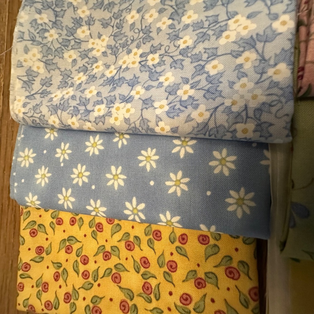 Northcott Pocketful of Posies Floral Cotton Fabric Fat Quarter Bundle 6pc Set - Picture 8 of 12